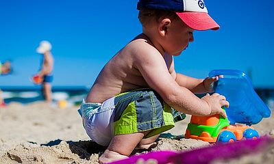 10+1 jótanács kezdő szülőknek a strandon