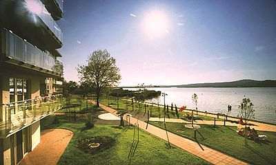 CSALÁDBARÁT SZÁLLÁSHELYEK SOROZAT – HOTEL VELENCE RESORT & SPA: AHOL MINDIG VAN ÚJDONSÁG