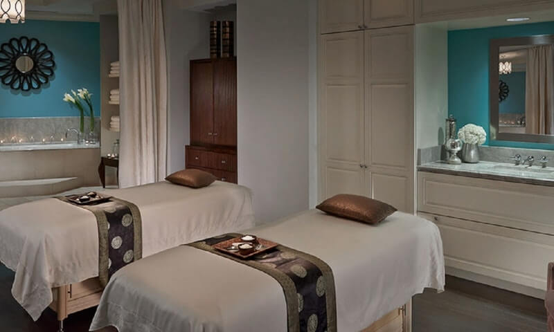 KISZERVEZZÜK A SPA SZOLGÁLTATÁSOKAT, VAGY ÜZEMELTESSE A SZÁLLODA? ÉRVEK ÉS ELLENÉRVEK KISZERVEZZÜK A SPA SZOLGÁLTATÁSOKAT, VAGY ÜZEMELTESSE A SZÁLLODA? ÉRVEK ÉS ELLENÉRVEK